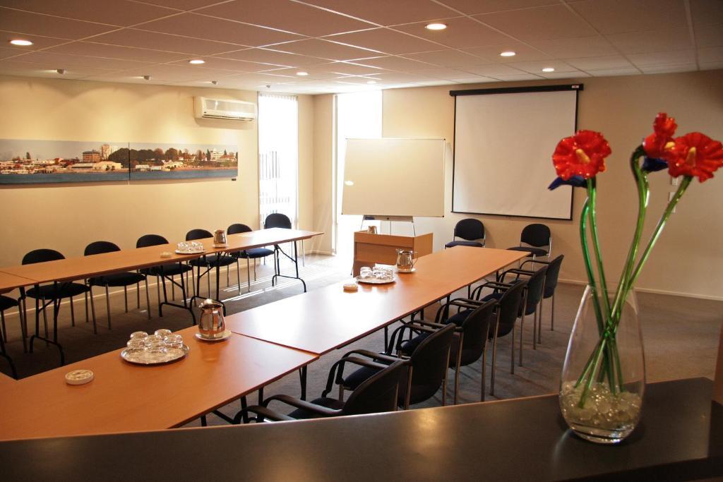 Harbour Motor & Conference 4*